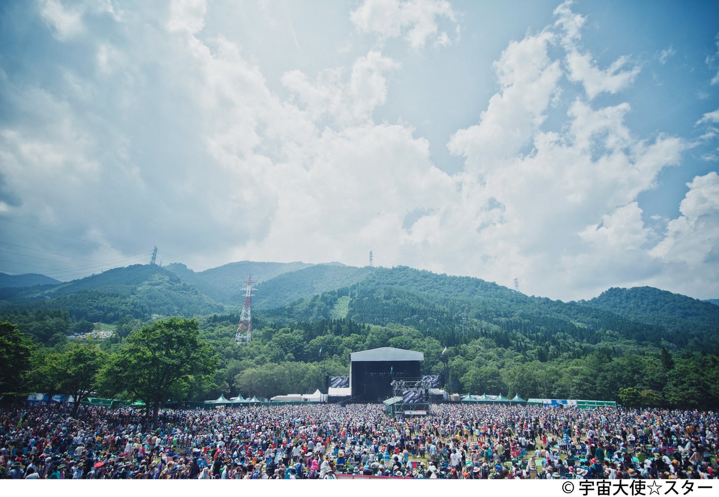 「FUJI ROCK FESTIVAL '12」GREEN STAGEの様子。