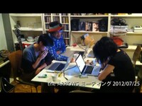 鵜飼の事件を受けて行われたメンバーミーティングの様子。全員沈鬱な表情だ。