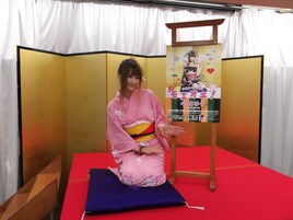 小林ゆう落語家デビュー！“女子萌え落語”でアキバを魅了