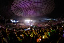 有安杏果は3万7000人のファンを前に「いつもと言うことは変わりません。ぶっちゃけ会場がどれだけ小さかろうと大きかろうと気持ちは変わらないです」と、いつもどおり「ありがとう」の思いを届けた。（photo by hajime kamiiisaka）