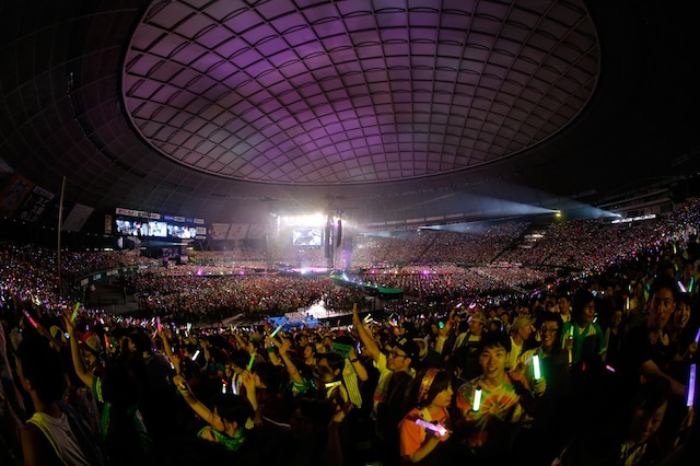 有安杏果は3万7000人のファンを前に「いつもと言うことは変わりません。ぶっちゃけ会場がどれだけ小さかろうと大きかろうと気持ちは変わらないです」と、いつもどおり「ありがとう」の思いを届けた。（photo by hajime kamiiisaka）