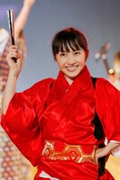 リーダー百田夏菜子……ならぬ桃黒亭一門のひとり、桃黒亭でこ八。（photo by hajime kamiiisaka）