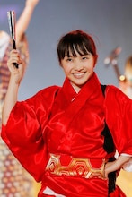 リーダー百田夏菜子……ならぬ桃黒亭一門のひとり、桃黒亭でこ八。（photo by hajime kamiiisaka）