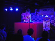 「タヒネ申～彼女いない暦＝享年」を熱演する小林ゆう。