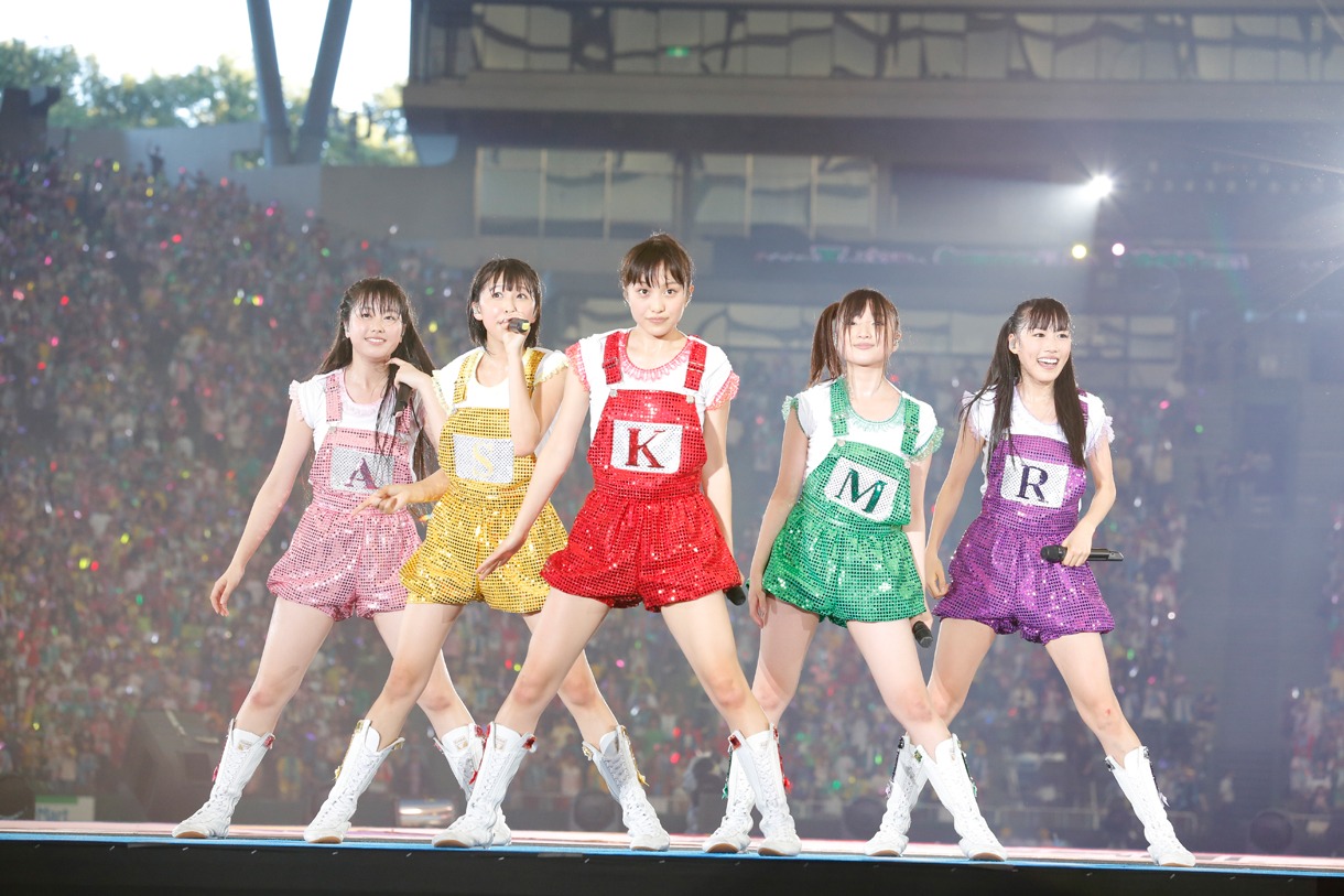 今週の人気の画像4位は「ももクロ、真夏の西武ドームで頭のネジ外してバカ騒ぎ」より、ももいろクローバーZ（photo by hajime kamiiisaka）。