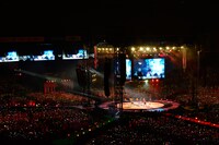 写真は「ももクロ夏のバカ騒ぎSummer Dive 2012 Tour ～最終戦～ 8.5 西武ドーム大会」の様子。（photo by hajime kamiiisaka）