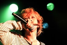 写真は8月4日のライブでの清春。