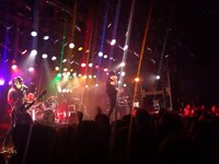 ギルガメッシュ全国ツアー「サディスティックイヤー2012」大阪公演の様子。