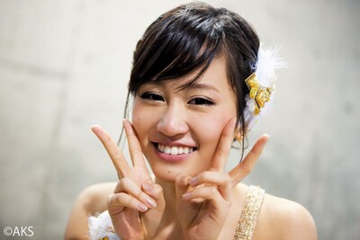 前田敦子（スペシャルボックス付属のブックレットより）。 (C)AKS