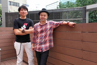 西寺郷太（写真右）とcorin.（左）。