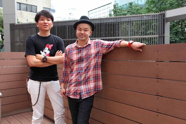 西寺郷太（写真右）とcorin.（左）。