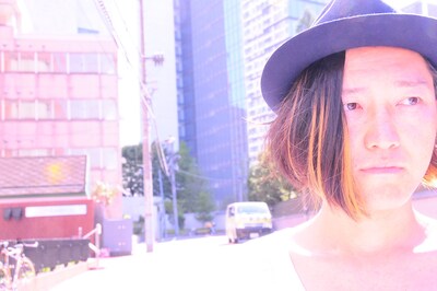 「須藤寿 GATALI ACOUSTIC SET book」には撮り下ろし写真も多数掲載。