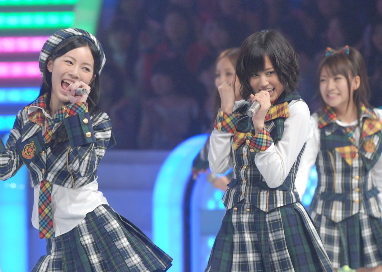 Mステ2度目の出演となった2009年3月6日の放送では、AKB48は「10年桜」を披露した。 (C)テレビ朝日