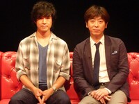 藤巻亮太（写真左）と後藤輝基（右）。