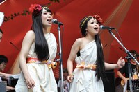 「FUJI ROCK FESTIVAL '12」で演奏するチャラン・ポ・ランタン。