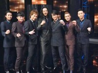 三代目 J Soul Brothers「花火」収録時のオフショット。