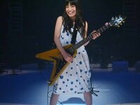 miwa「ヒカリヘ」収録時のオフショット。