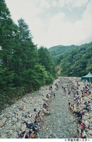 WHITE STAGE手前の川。