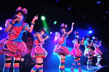 「HMV アイドル学園 presents『日本縦断アイドル乱舞 2012』」名古屋CLUB QUATTRO公演より。