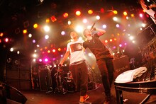9日のアンコールで共演するSEAMO（写真左）とIKE（写真右）。