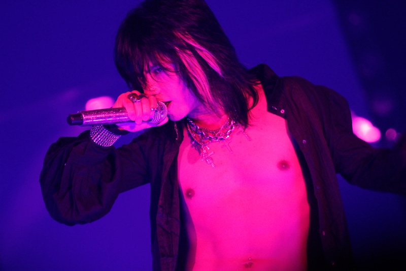 今週の人気の画像1位は「VAMPS、sadsら4組共演に代々木熱狂『ROCK NATION』」より、HYDE。