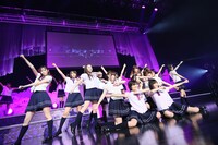 「オーマイガー！」を披露する乃木坂46（写真はZepp Namba公演より）。
