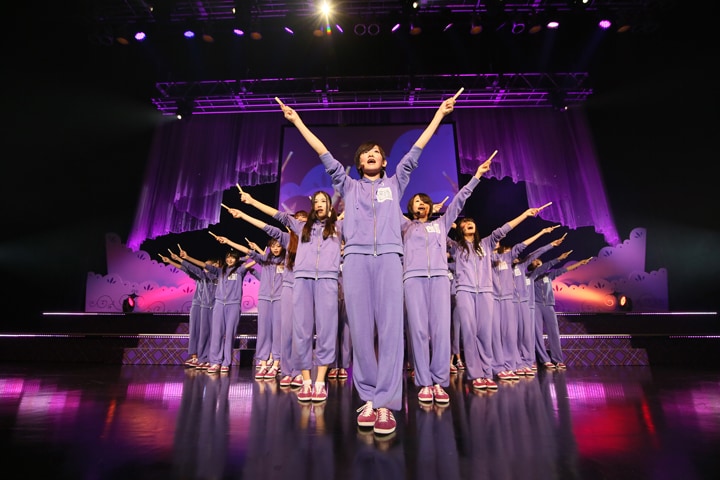 「乃木坂の詩」を披露する乃木坂46（写真はZepp Namba公演より）。