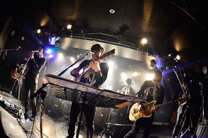 写真は「SHINZOU LIVE-RATIONS」初日公演の様子。