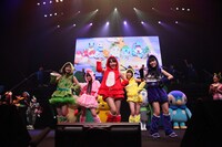 ももクロはポケモン仕様の衣装で登場。