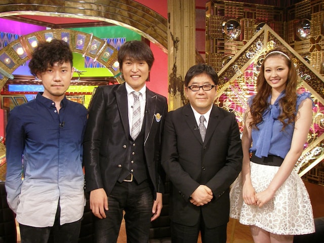 「音楽ヒミツ情報機関 MI6」収録時の様子。写真左から蔦谷好位置、千原ジュニア、秋元康、ニコル。