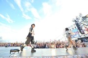 「VAMPS LIVE 2012 BEAST ON THE BEACH」8月15日公演の様子。（撮影：今元秀明、田中和子）