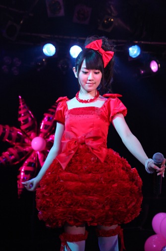 写真は「小倉唯BIRTHDAY SPECIALミニライブ～SEVENTEEN!～」より。