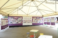 「富士急が好き？嫌い？オフィシャルガイドブック オフショット写真展」の様子。