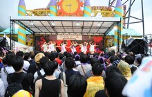 乃木坂46によるミニライブの様子。