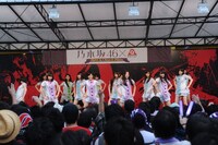 乃木坂46によるミニライブの様子。