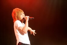 ゴールデンボンバーの鬼龍院翔。