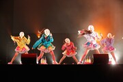 8月19日の「SUMMER SONIC 2012」幕張公演ではひょっとこのお面をかぶりリハーサルに挑んだ5人。なお、リハーサルで歌われた「天手力男」は本番では披露されなかった。 Courtesy of SUMMER SONIC 2012 / photo by Hajime Kamiiisaka