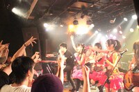 写真は「夏の魔物～秋葉原で現状炎上洗浄～」の様子。