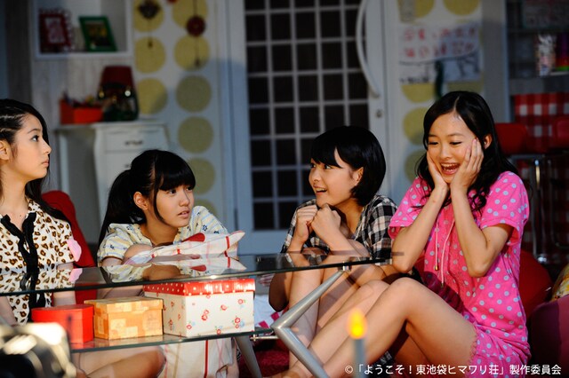 「ようこそ！東池袋ヒマワリ荘」第7話「怪談話はつらいよ！」のワンシーン。