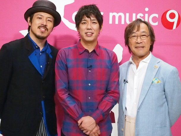 トーク収録後のスキマスイッチと武田鉄矢。