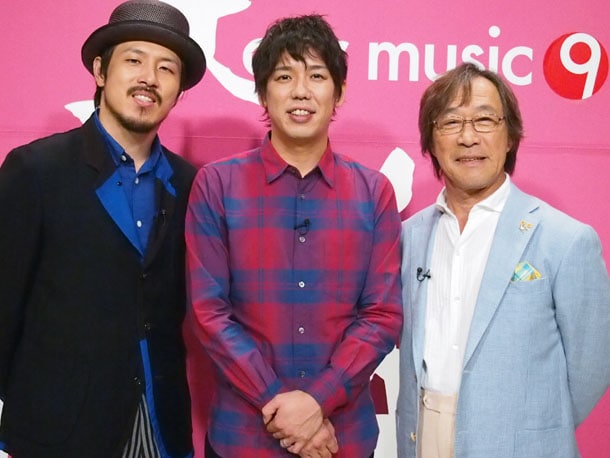 トーク収録後のスキマスイッチと武田鉄矢。