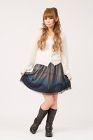 「EVA×mmts 初号機暴走スカート」。プリントスカートの上にチュール素材が重ねられている。