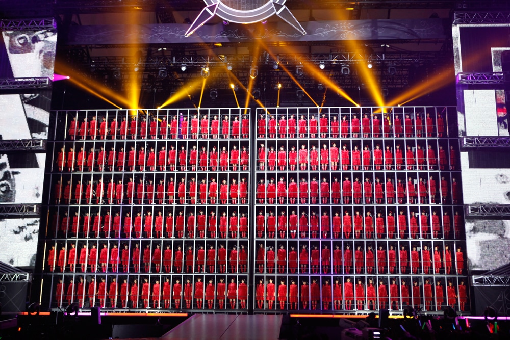 コンサートオープニングの様子。 (C)AKS