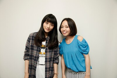 石原さとみ（写真左）と多和田えみ（右）のツーショット。
