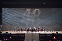 「RIVER」を披露するAKB48（写真は8月26日公演より）。 (C)AKS