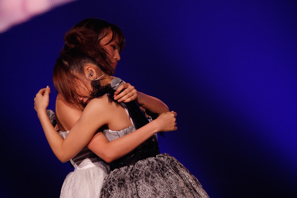前田敦子、高橋みなみ（写真は8月25日公演より）。 (C)AKS