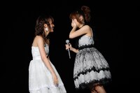 前田敦子、高橋みなみ（写真は8月25日公演より）。 (C)AKS