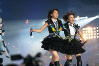 前田敦子、高橋みなみ（写真は8月26日公演より）。 (C)AKS