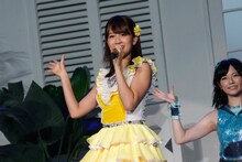 「渚のCHERRY」を歌う前田敦子（写真は8月26日公演より）。 (C)AKS