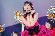 「アイドルなんて呼ばないで」を歌う前田敦子（写真は8月26日公演より）。 (C)AKS